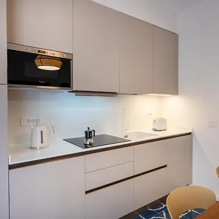 Elegant & Modern 4bedroom In Апартаменти Сорренто
