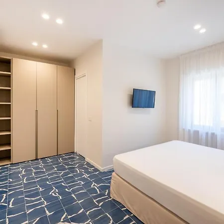 Elegant & Modern 4bedroom In Сорренто