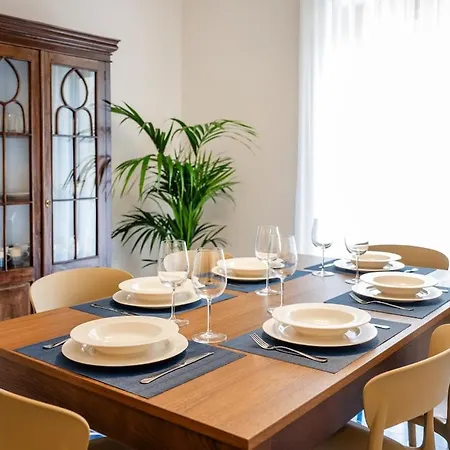 Апартаменти Elegant & Modern 4bedroom In