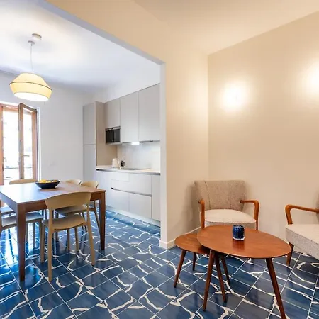 아파트 Elegant & Modern 4bedroom In