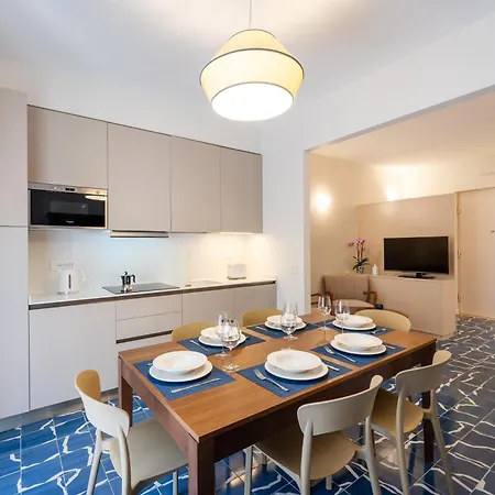 Elegant & Modern 4bedroom In Apartment *