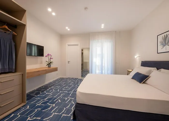 Апартаменты Elegant & Modern 4bedroom In