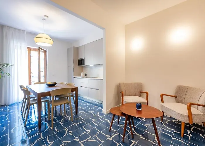 Апартаменты Elegant & Modern 4bedroom In