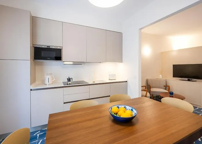 Апартаменты Elegant & Modern 4bedroom In *